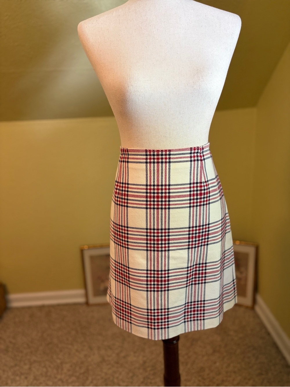 Brooks Brothers Plaid Mini Skirt in Cream & Red Size 10 Like New
